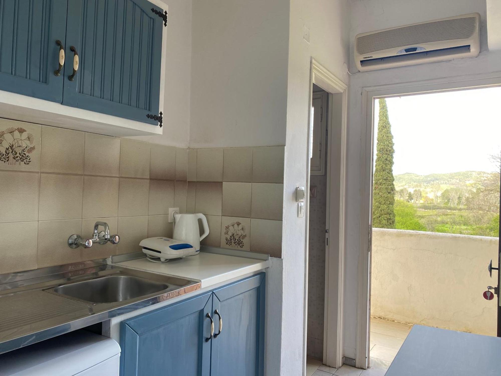 Navy Apartment With Mountain View &Private Parking Vátos Екстериор снимка