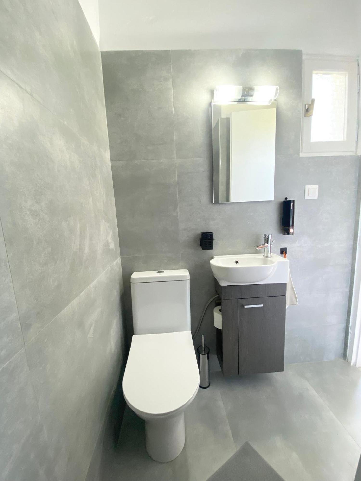 Navy Apartment With Mountain View &Private Parking Vátos Екстериор снимка
