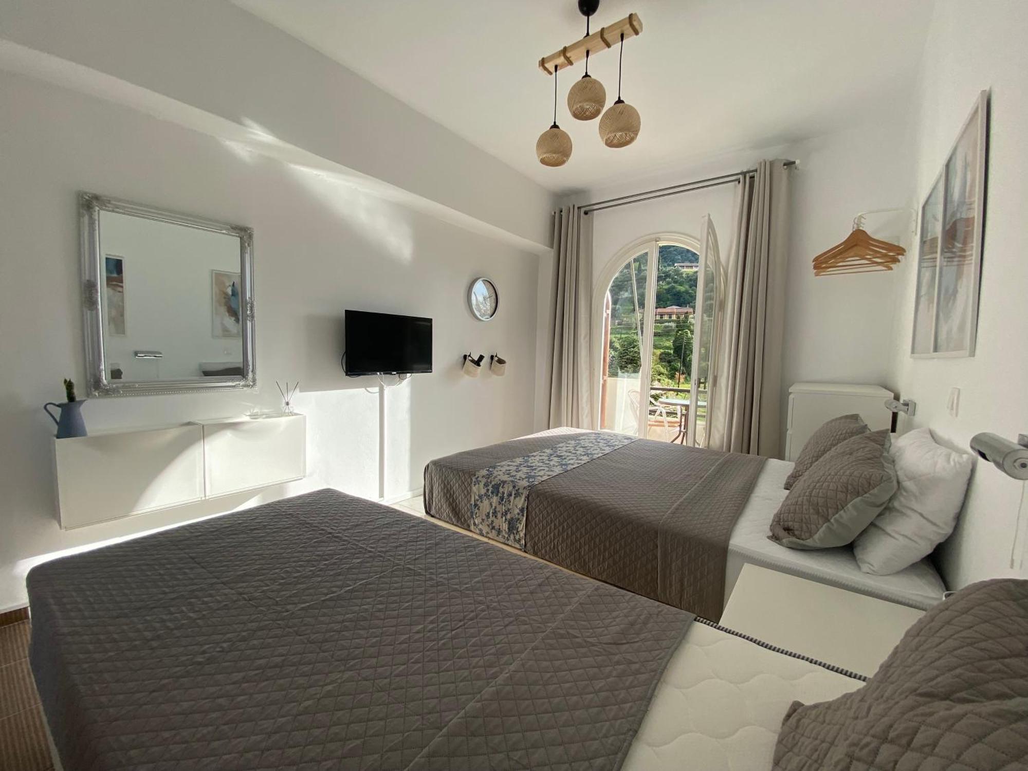 Navy Apartment With Mountain View &Private Parking Vátos Екстериор снимка