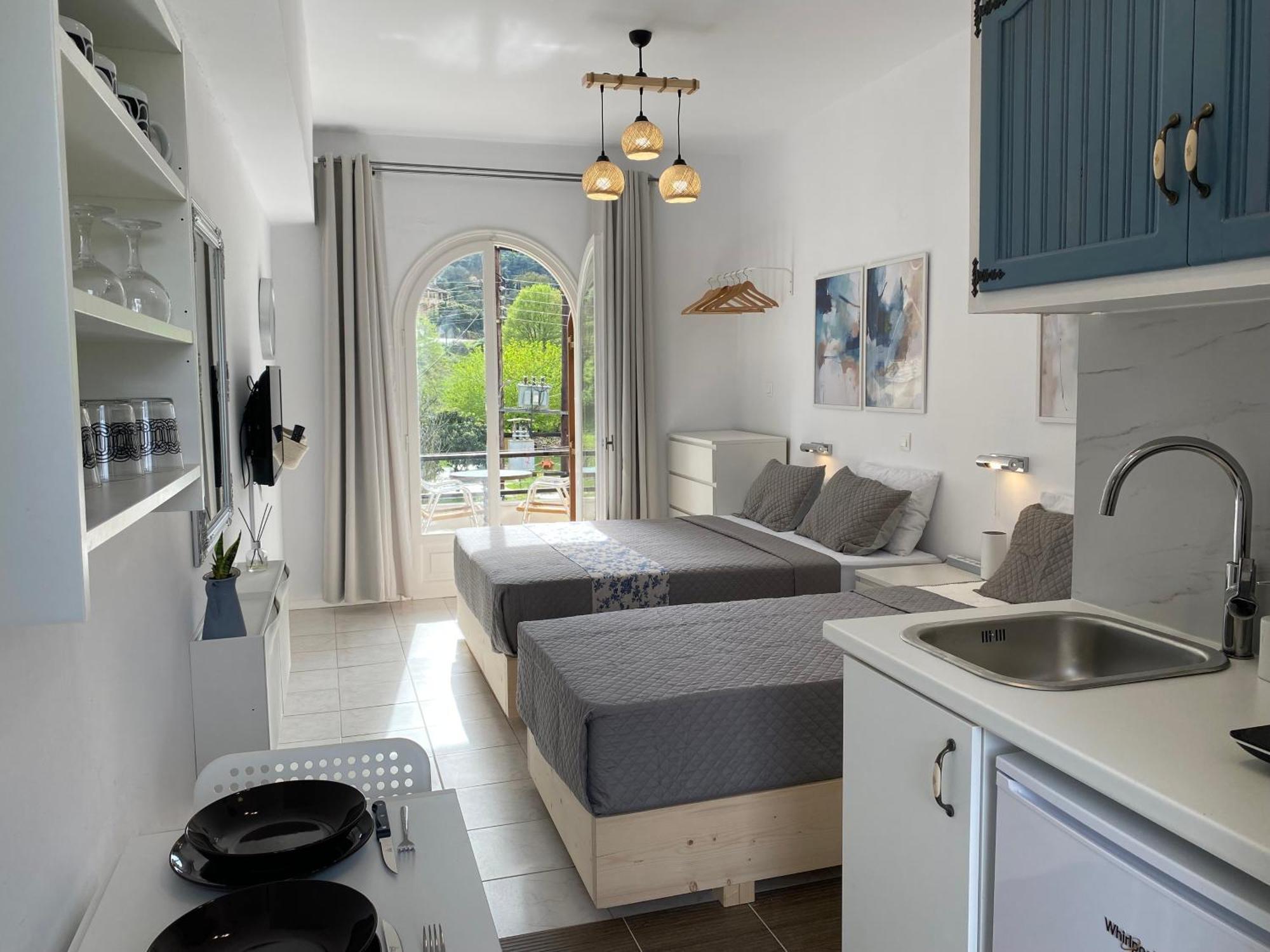 Navy Apartment With Mountain View &Private Parking Vátos Екстериор снимка