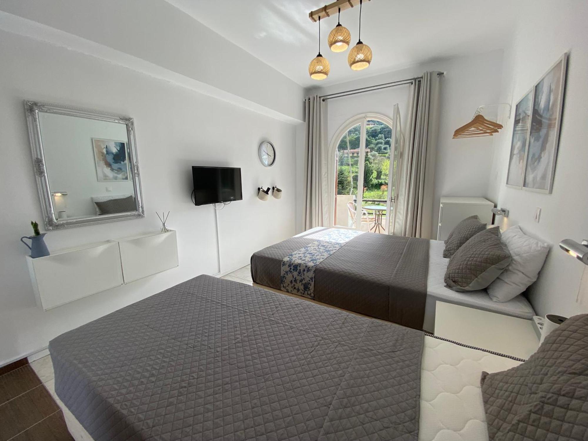 Navy Apartment With Mountain View &Private Parking Vátos Екстериор снимка