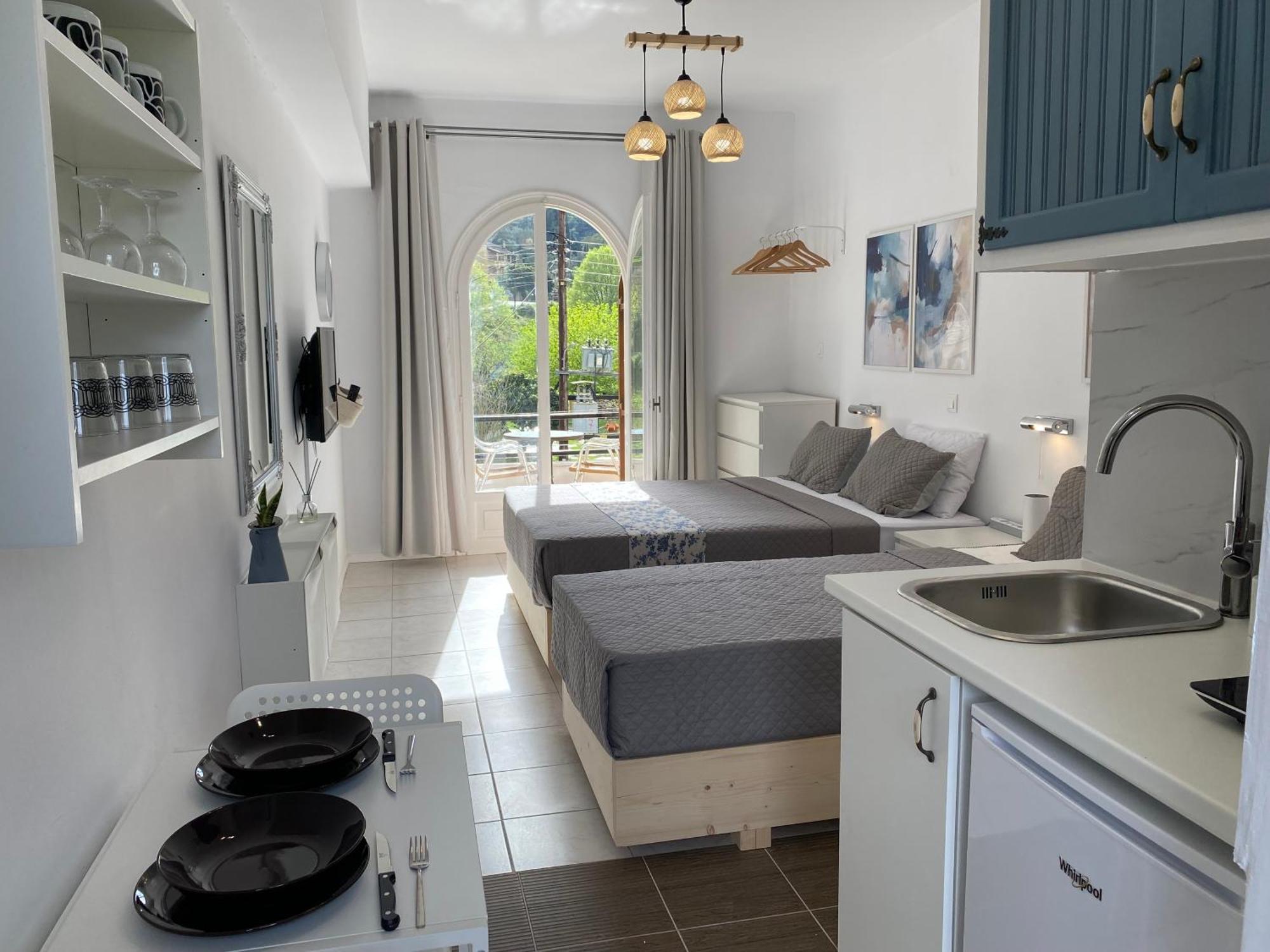Navy Apartment With Mountain View &Private Parking Vátos Екстериор снимка